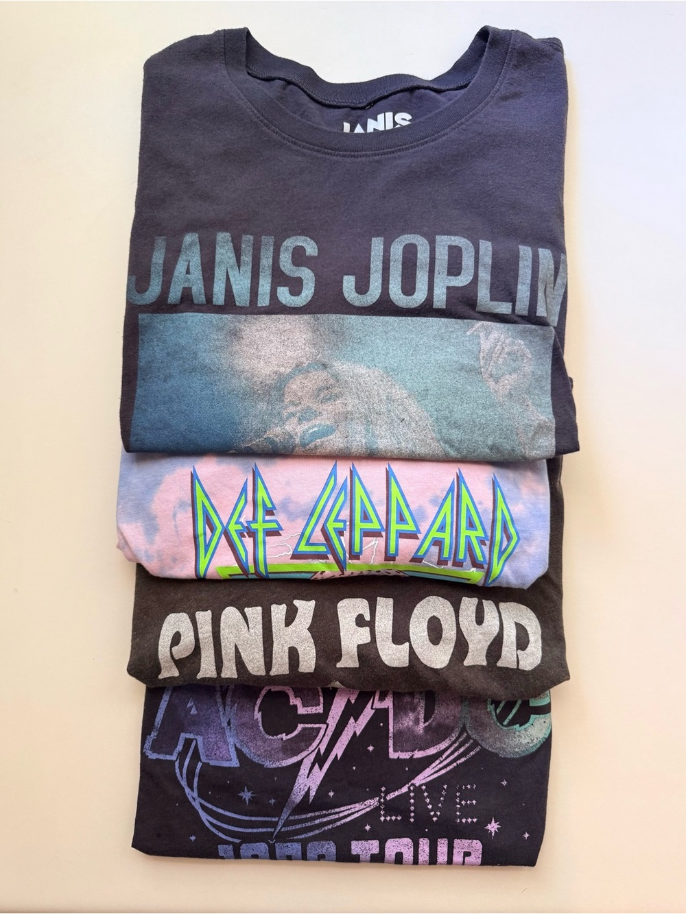 Lot of 4 band tees size M